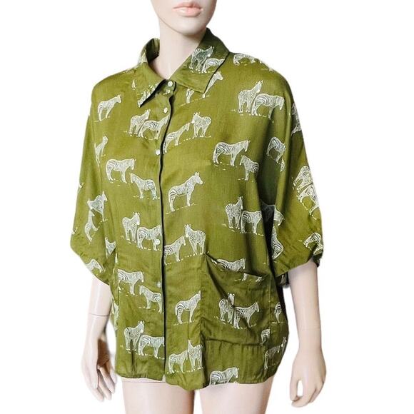 NEW MDM Top Animal Print Zebra Green Shirt Blouse Size Large Short Sleeves - Picture 2 of 13